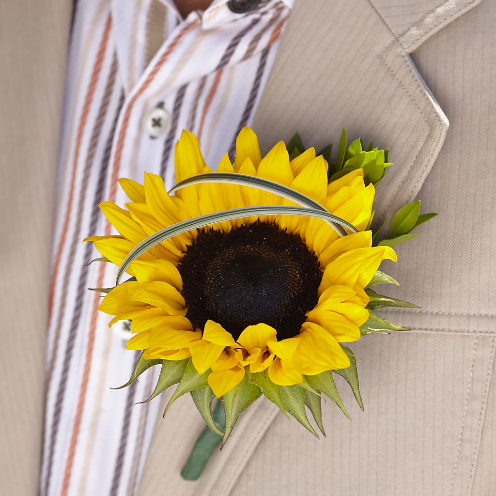 Free Spirit Boutonniere – FLORAL & SILKS, Webster NY
